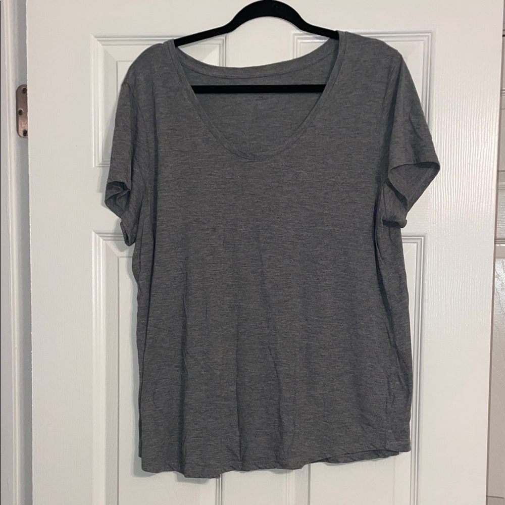 a.n.a Gray Scoop Neck Short Sleeve Tee
